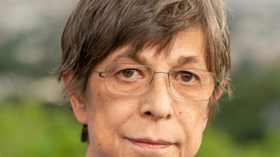 Portraitfoto von Hedi Binder